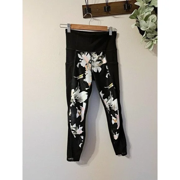ATHLETA Black Bloosom Intuition Mesh Cropped Leggings Size Small - Picture 2 of 5